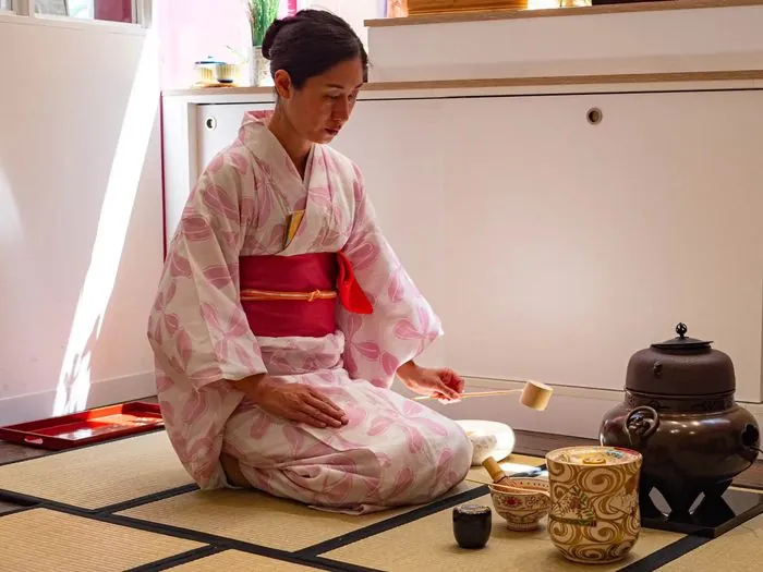 日本の茶会(茶の湯)体験:ボルドーの紅茶店で