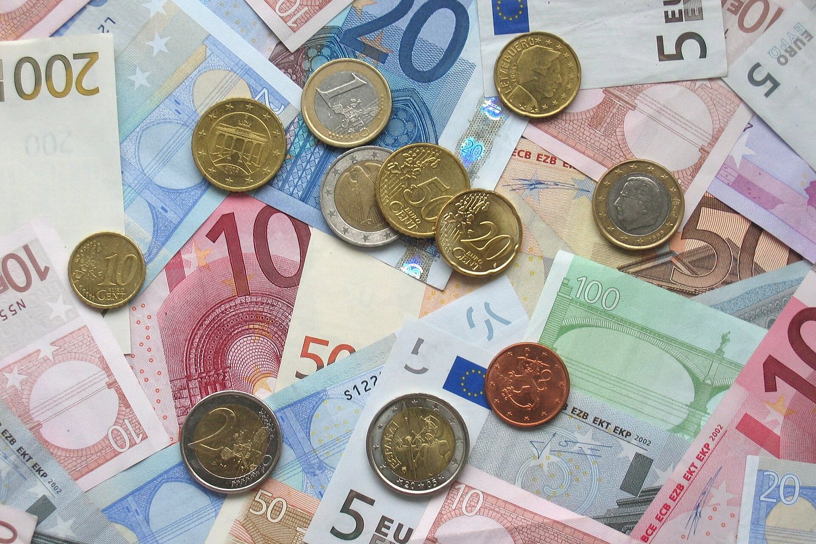 銀行ガイド|フランスの主要銀行・口座の開き方・Wise・Revolut・Trade Republic
