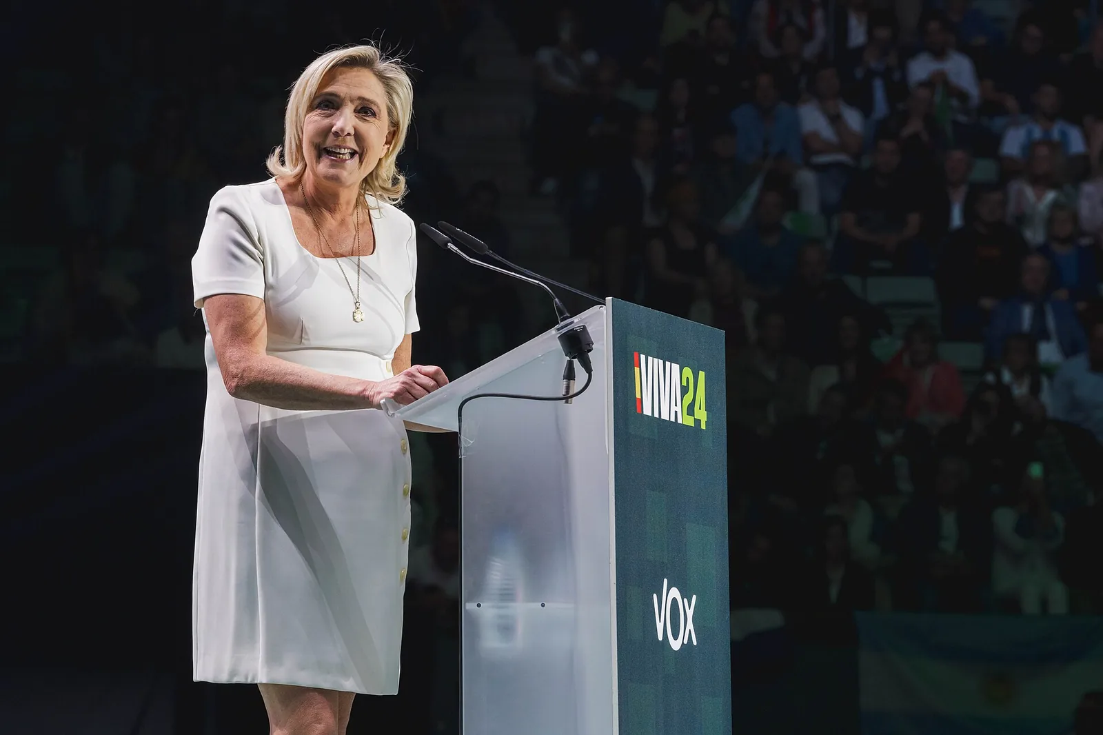 マリーヌ・ル・ペン氏、オルレアンで大統領選の運動を開始:「バルデラ氏が率いる挙国一致の内閣」